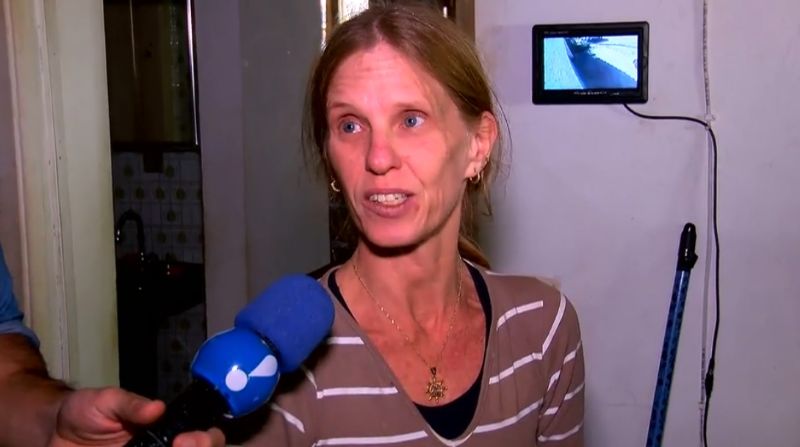 Jacqueline, a Olivia Palito do Facebook, em entrevista para a Rede TV!:  ela nega ser traficante de animais